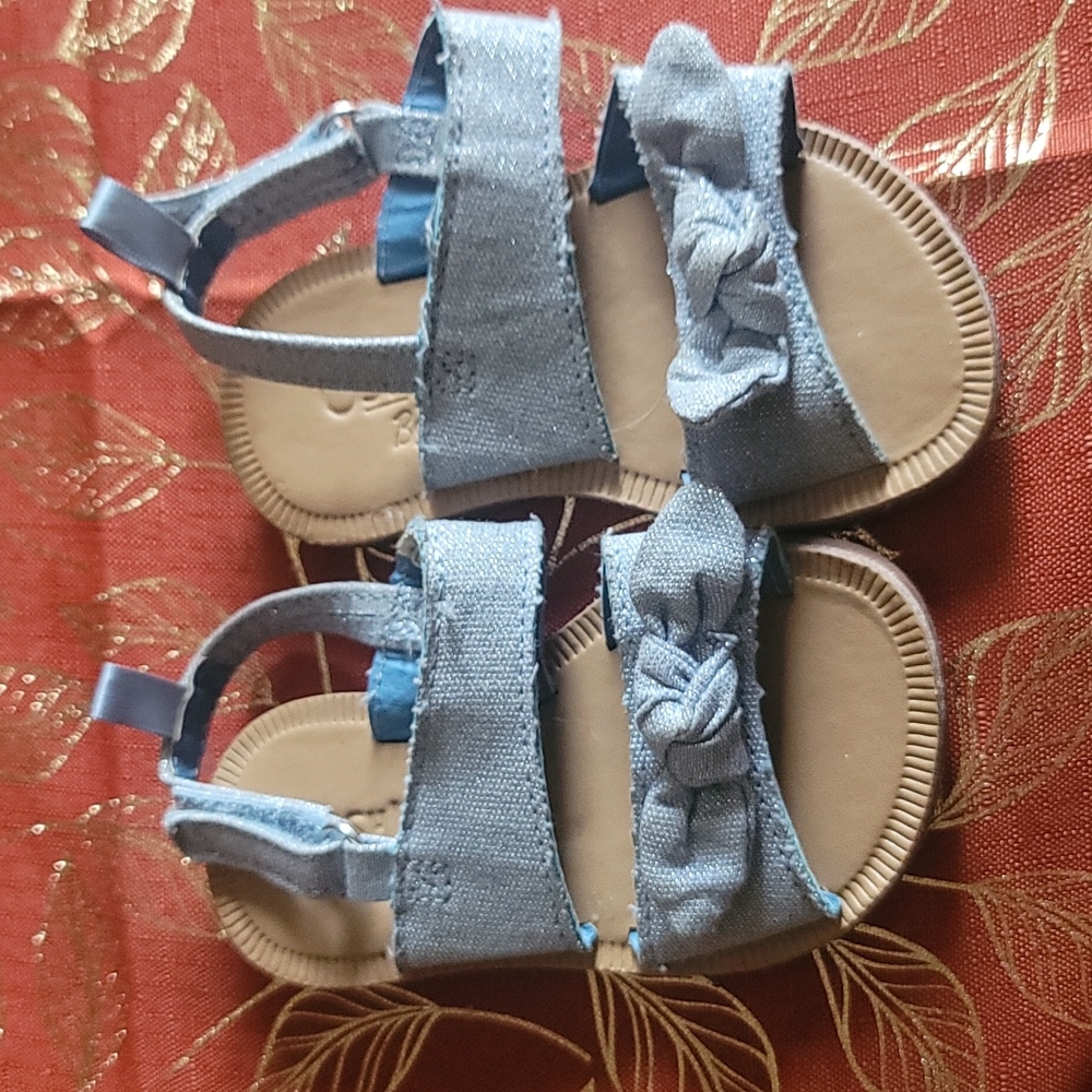 Oshkosh size 4 in toddler sandal